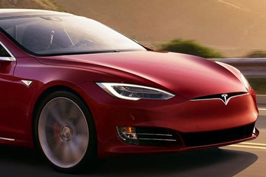 Tesla recalled due to software glitches